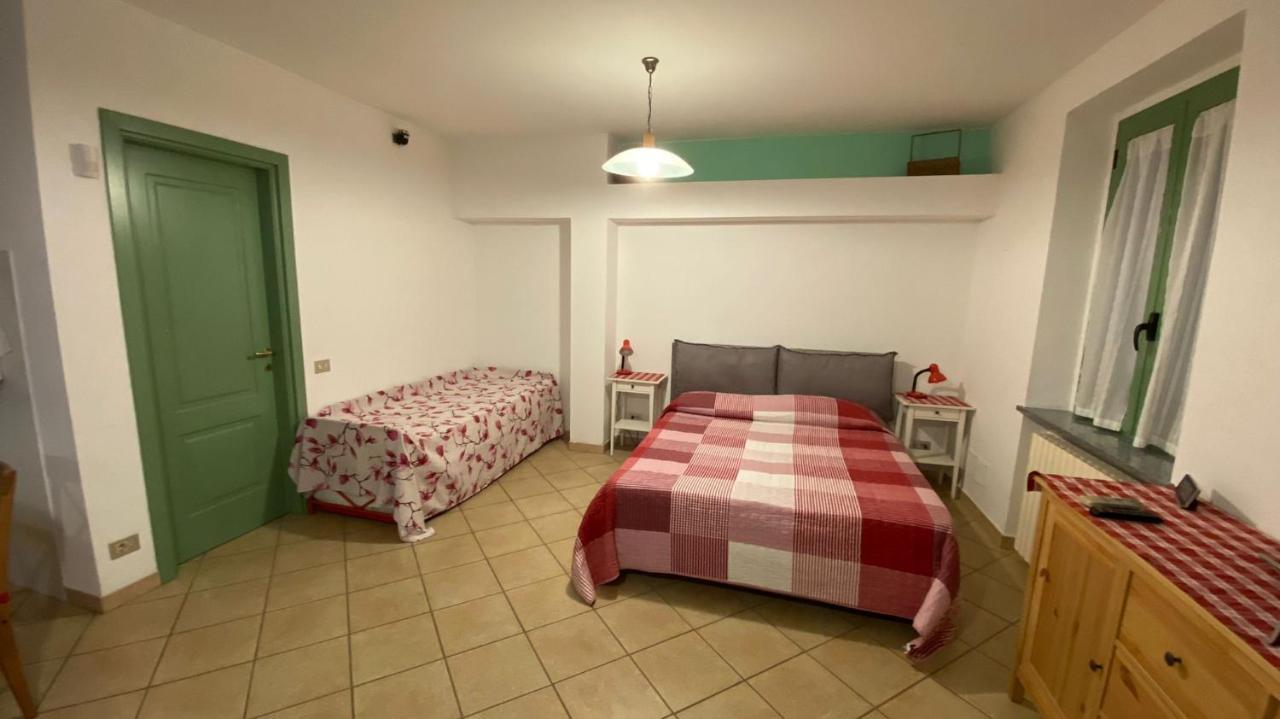 Al Vecchio Pero, Con Ampio Giardino Privato Villa La Morra Exterior photo